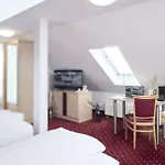 Altstadthotel Arte 4* פולדה