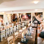 Altstadthotel Arte מלון פולדה
